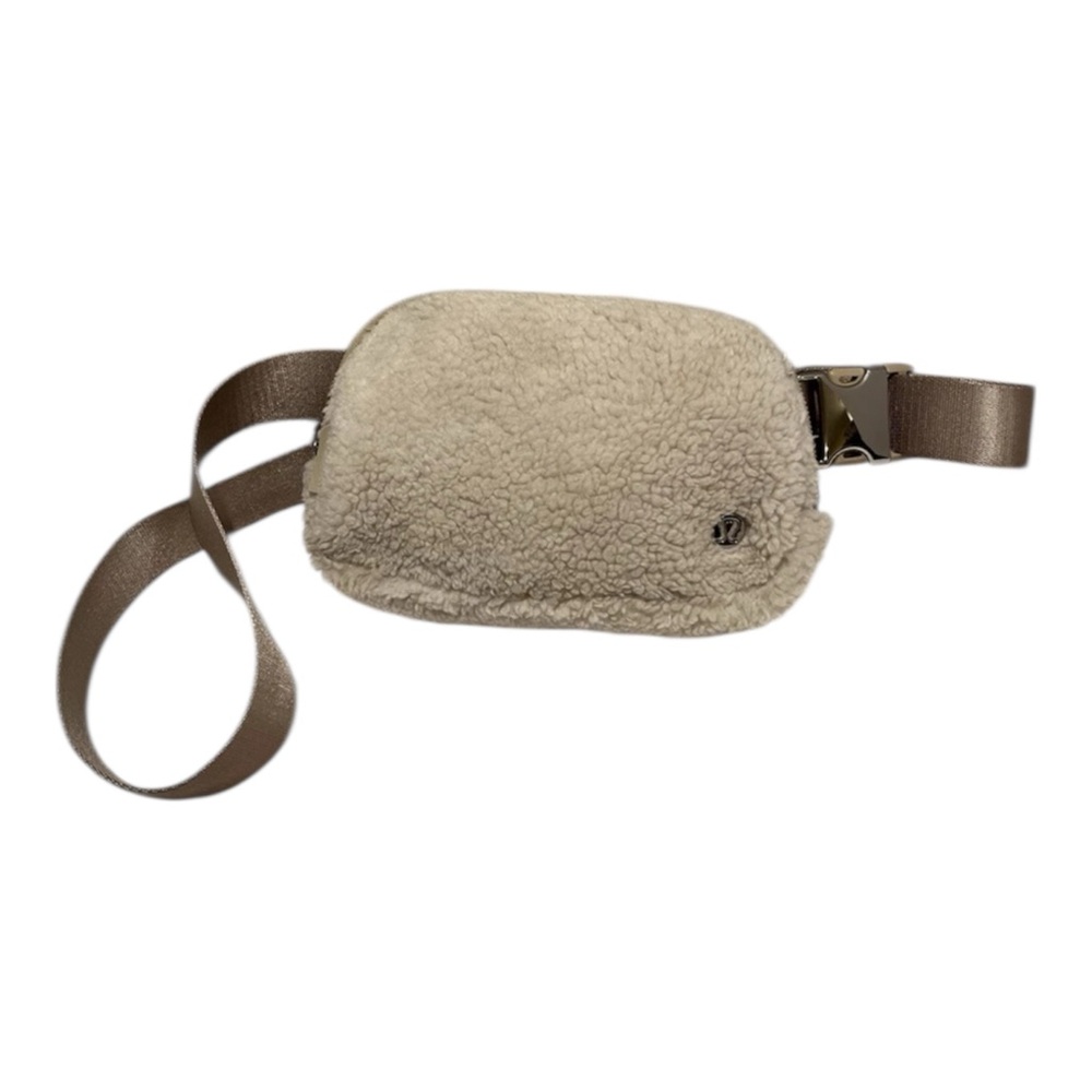 Lululemon Everywhere Belt Bag Sherpa Faux Fur Beige 1L